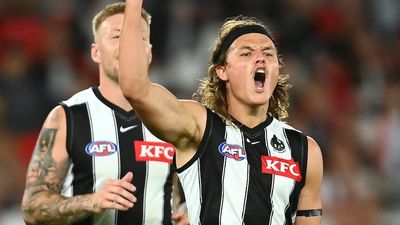 Collingwood begin life under Craig McRae with win over St Kilda in electric Friday night shootout