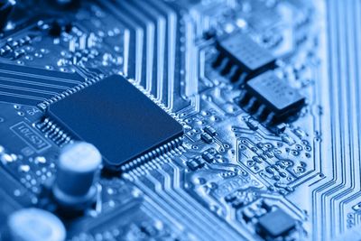2 Undervalued Semiconductor Stocks to Buy on Dips