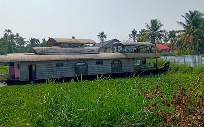 Drive against illegal houseboats begins