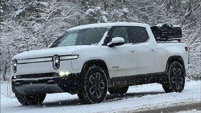 Review Shows Rivian R1T Is Really At Home On Slippery, Snowy Roads