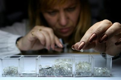 U.S. boycotts conflict diamond meetings chaired by Russia