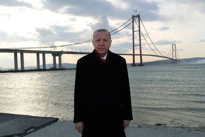 Turkey builds massive bridge linking Europe and Asia