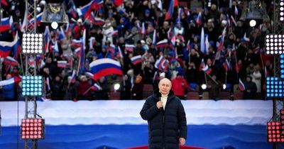 Vladimir Putin 'vanishes mid-sentence' live on TV while delivering speech at pro-war rally
