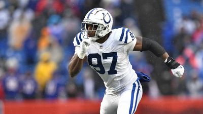 Ex-Colts DE Al-Quadin Muhammad signs with Bears