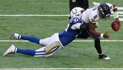 Bears to sign former Colts defensive end Al-Quadin Muhammad