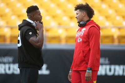 Chiefs QB Patrick Mahomes, DL Chris Jones react to JuJu Smith-Schuster signing