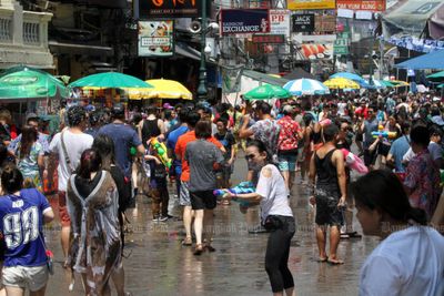 Khao San bars beg for no Songkran splash ban