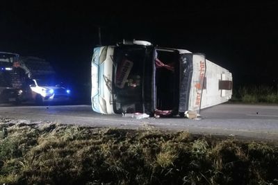 Bangkok-bound bus overturns in Korat, six hurt