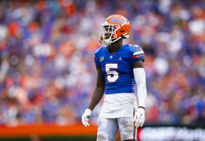 Who are analysts selecting for Chiefs at pick No. 30?