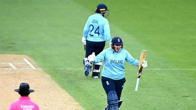 ICC Women's World Cup: England keep semifinal hopes alive with nervy one-wicket win over New Zealand