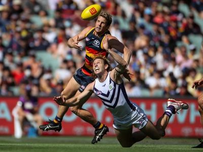 Freo pip Adelaide by point in AFL thriller
