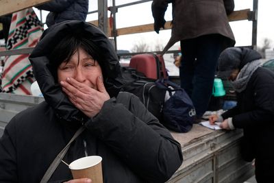Ukraine accuses Russia of bombing Mariupol school sheltering 400