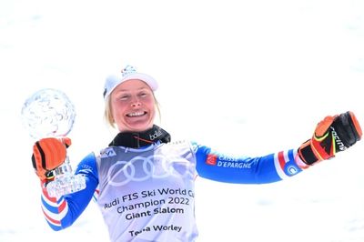 Worley secures 'emotional' giant slalom title