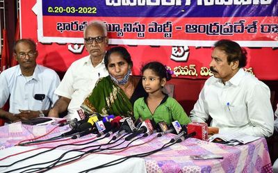 CPI demands ₹25 lakh ex gratia for kin of ‘hooch victims’ in Andhra Pradesh