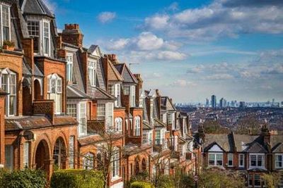 London house prices see record stretch of growth while average UK asking price breaks £350,000 for first time