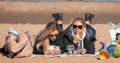 Scots set for mini spring heatwave with temperatures hotter than Greece and Spain