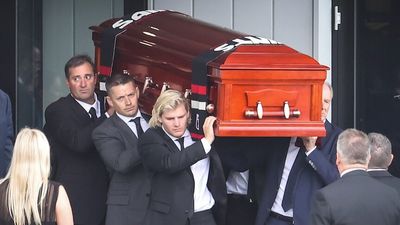 Shane Warne's family and friends say goodbye at private funeral in his hometown of Melbourne