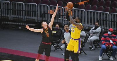 Lakers vs. Cavaliers: Prediction, point spread, odds, over/under, betting picks