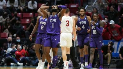 Twitter Erupts Over Noncall at End of Regulation As Arizona Beats TCU