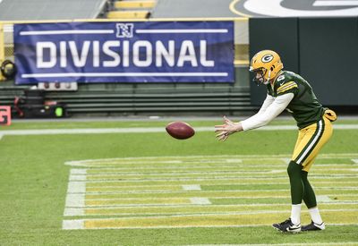 Chargers sign punter JK Scott