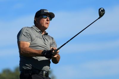 Masters lists Mickelson among those not playing in April