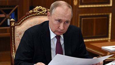 Putin's Plan B: Russia bombards cities as offensive stalls