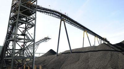 How much is it costing the Australian government to send 70,000 tonnes of coal to Ukraine?