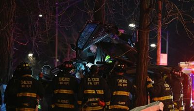 2 killed, 2 seriously hurt when SUV strikes tree in Washington Park