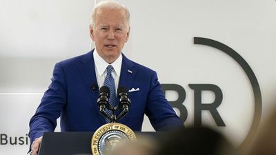 Putin's "back is against the wall": Biden confirms Russia fired hypersonic missile in Ukraine
