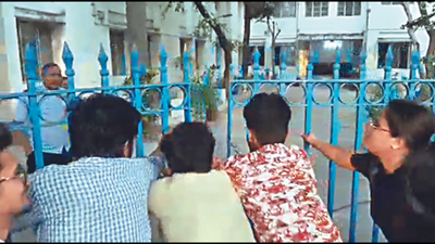 Kolkata: Presi students break locks, occupy Salt Lake girls’ hostel