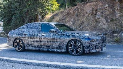 BMW M7 Might Finally Happen As PHEV V8: Report