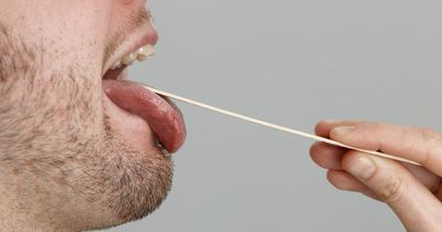 Vitamin B12 deficiency warning symptoms on your skin and tongue that suggest low levels