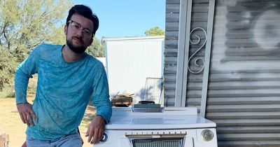 Man lives like 1950s housewife and keeps home pristine with retro appliances