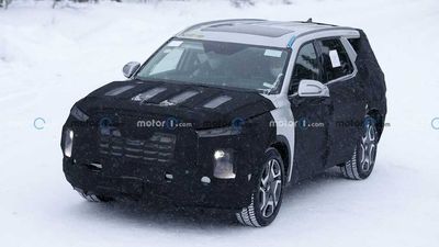 2023 Hyundai Palisade Facelift Spied With Heavy Camouflage