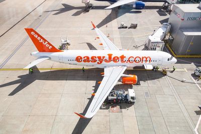 Council sends mayor to speak about decarbonisation at climate conference in France – via easyJet flight