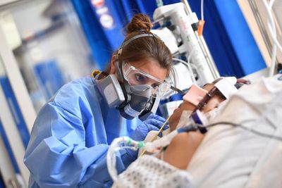 Number of Covid patients in English hospitals up 20 per cent in a week