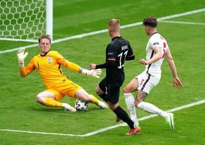 Jordan Pickford backed to keep answering critics for England