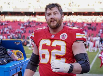 Chiefs restructure contract of G Joe Thuney to create cap space