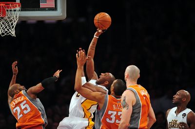 On this date: Kobe, Lakers outshine Suns in triple overtime