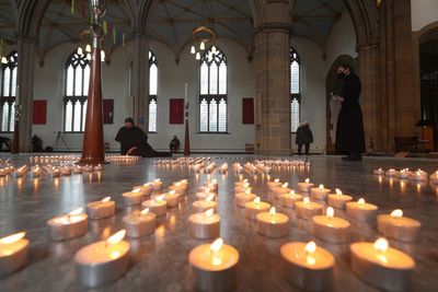 Boris Johnson pays tribute to Covid victims on national day of reflection