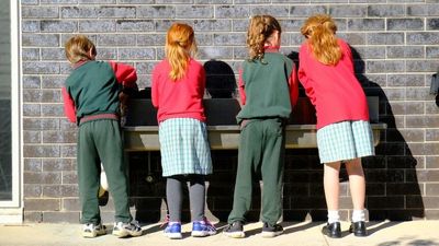 Rising COVID cases numbers leave Queensland schools struggling with staff shortages