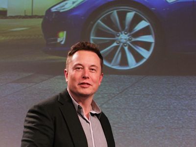 Elon Musk Sees Battery Production Snags Next Year: Here's How He Thinks Tesla's Scaling-Up Plans Will Be Hit