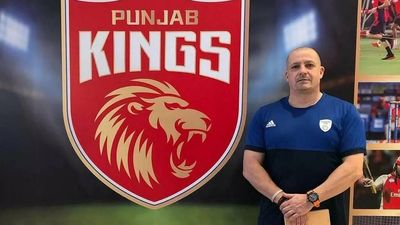 You can't hit from batting position and can't bat from hitting position: Power-hitting coach Julian Wood