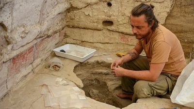 Ancient People In World’s Oldest City Painted Skeletons Of The Dead, Buried Them In Their Homes