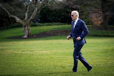 Biden cites a "real threat" of Russians using chemical weapons in Ukraine