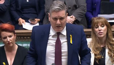 PM’s ‘half-arsed bluster and waffle’ over workers’ rights criticised by Starmer