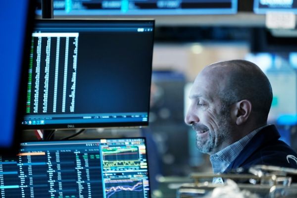 Oil prices jump, stocks fall over inflation, Russia concerns