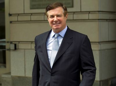 Trump aide Manafort removed from plane for revoked passport