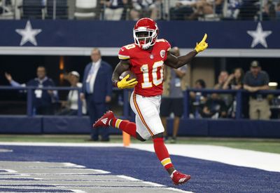 Report: Chiefs give Tyreek Hill permission to seek trade after extension talks stall