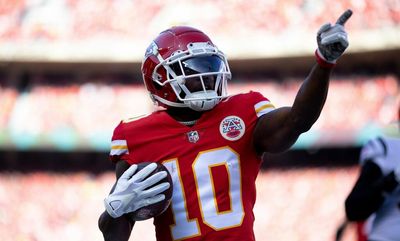 Jets among teams interested in trading for Chiefs WR Tyreek Hill